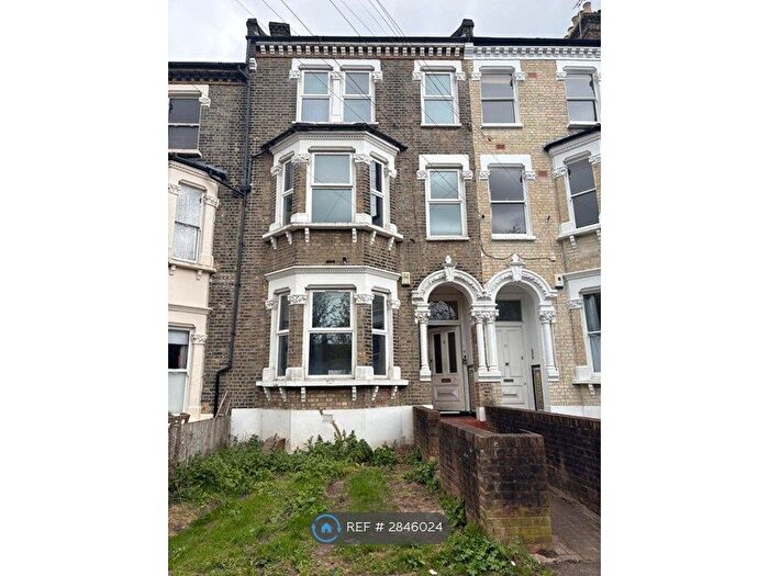 4 Bedroom Flat To Rent In Helix Gardens, London, SW2