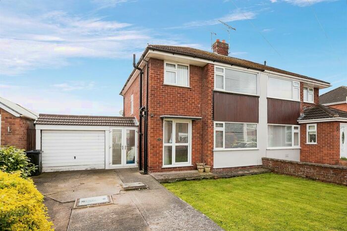 3 Bedroom Semi-Detached House For Sale In Hamilton Avenue, Sandycroft, Deeside, CH5