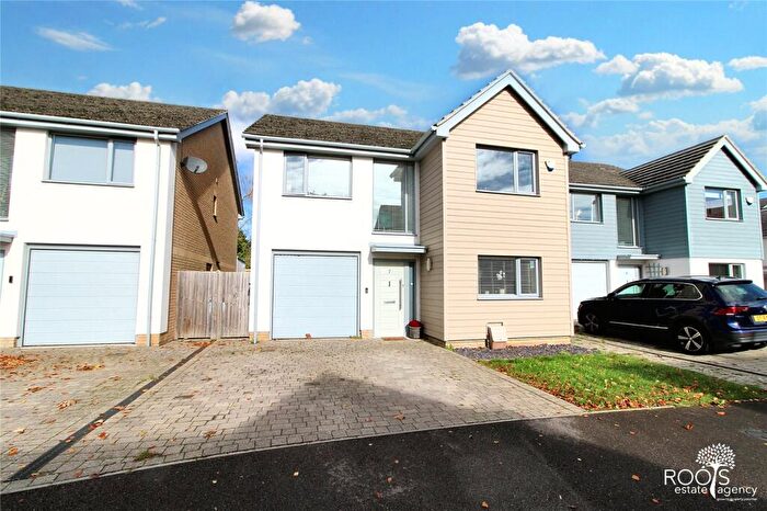 4 Bedroom Detached House For Sale In Chestnut Close, Thatcham, Berkshire, RG18