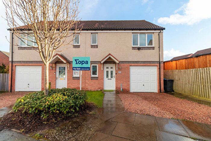 3 Bedroom Semi Detached House For Sale In St. Michaels Yard, Dundee, DD4