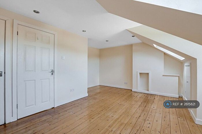 3 Bedroom Flat To Rent In Croydon Road, Beckenham, BR3