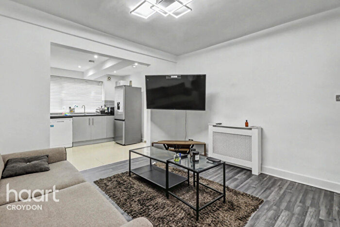 3 Bedroom End Of Terrace House For Sale In Boston Road, Croydon, CR0