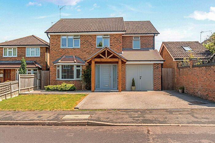 4 Bedroom Detached House To Rent In Phillips Close, Godalming, GU7