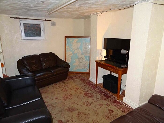 5 Bedroom Terraced House To Rent In Cliff Mount, Leeds, West Yorkshire, LS6