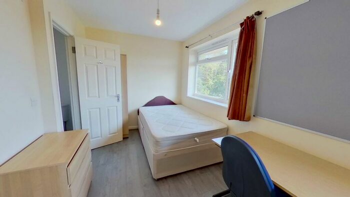 1 Bedroom Flat To Rent In Guildford Park Avenue, Guildford, GU2