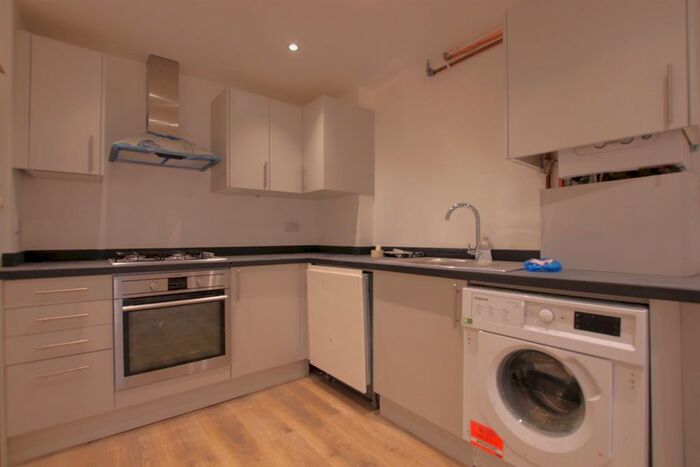 2 Bedroom Flat To Rent In Barge Drive, Southall, UB2