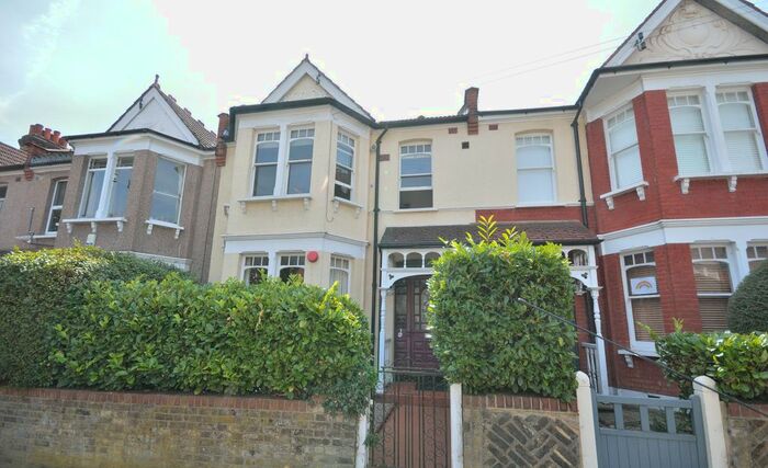 1 Bedroom Flat To Rent In Windsor Road, Palmers Green, N13