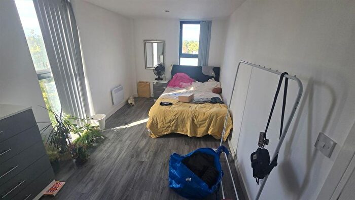 3 Bedroom Flat To Rent In Grove House, Manchester, M13