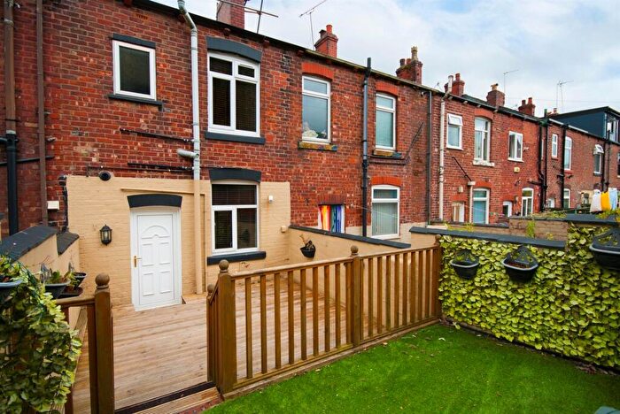 3 Bedroom Terraced House For Sale In West Street, Middleton, Manchester, M24