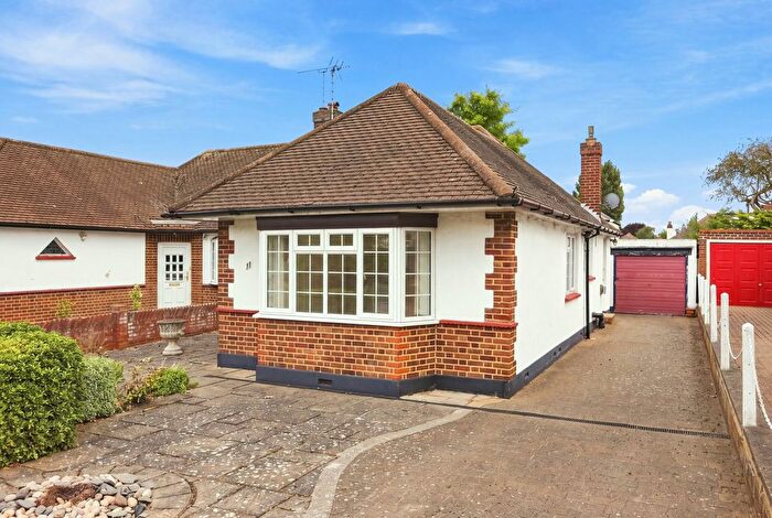 2 Bedroom Semi-Detached Bungalow For Sale In Rosary Gardens, Westcliff-On-Sea, SS0