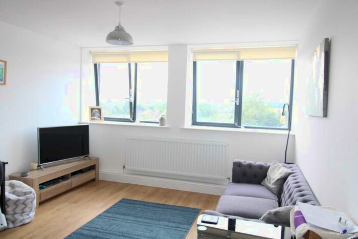 1 Bedroom Flat To Rent In Orchard House, Potters Bar, EN6