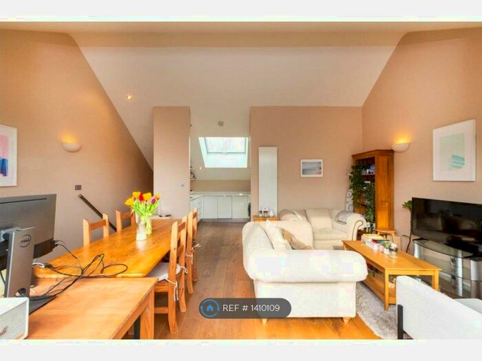 2 Bedroom Flat To Rent In Elliotts Place, London, N1