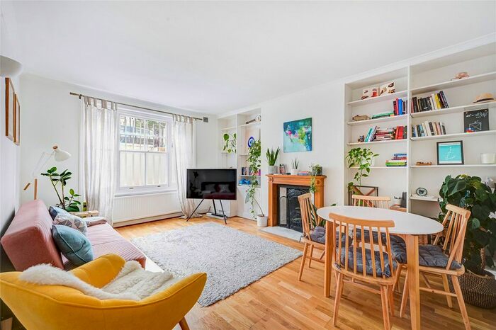 2 Bedroom Flat To Rent In Eardley Crescent, Earls Court, London, SW5