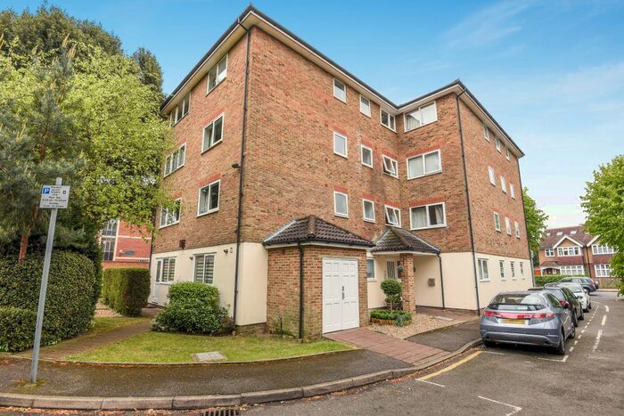 2 Bedroom Flat To Rent In Maplehurst Close, Kingston Upon Thames, KT1