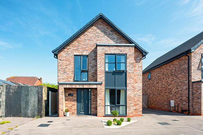 4 Bedroom Detached House For Sale In Chapel Road, Hesketh Bank, PR4
