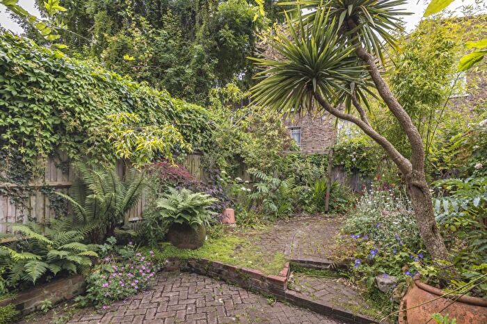 2 Bedroom Flat To Rent In Bramshill Gardens London, NW5
