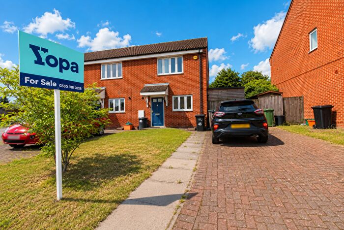 2 Bedroom End Of Terrace House For Sale In Kings Crescent, Basildon, SS15