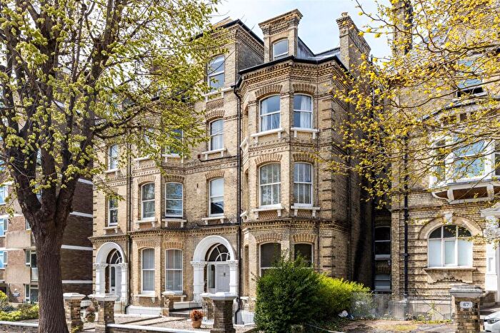 2 Bedroom Flat For Sale In The Drive, Hove, BN3