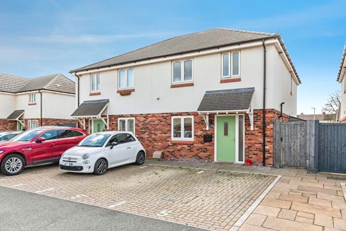 3 Bedroom Semi Detached House For Sale In Ferndale Close, Finedon, Wellingborough, NN9