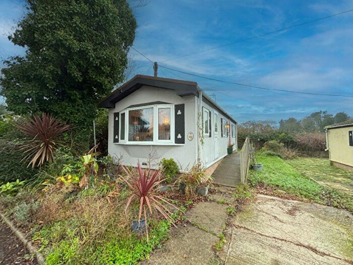 1 Bedroom Park Home For Sale In North End, Cummings Hall Lane, Noak Hill, Romford, RM3