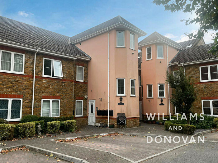 2 Bedroom Apartment To Rent In Station Approach, Hockley, SS5