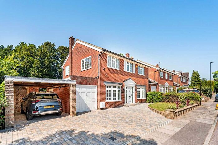 3 Bedroom Detached House To Rent In The Paddocks, Cockfosters, EN4