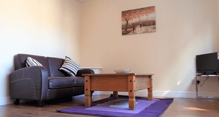 2 Bedroom Flat To Rent In Further Green Road, London, SE6