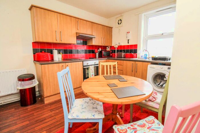 2 Bedroom Apartment To Rent In Burley Lodge Road, LS6