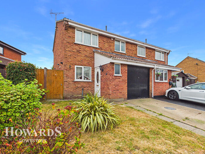 3 Bedroom Semi-Detached House For Sale In Fortress Road, Lowestoft, NR33