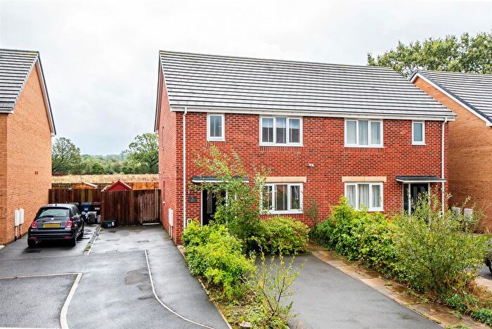3 Bedroom Semi Detached House For Sale In Wren Close, Hoghton, Preston, PR5