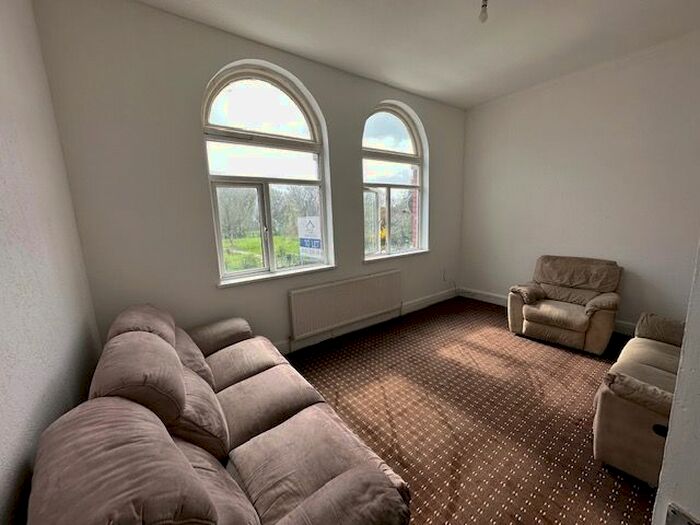 4 Bedroom Flat To Rent In Dickenson Road, Manchester, M14