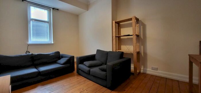3 Bedroom Flat To Rent In Gorgie Road, Gorgie, Edinburgh, EH11