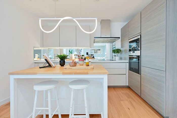 2 Bedroom Flat For Sale In Glenthorne Road, Hammersmith, W6