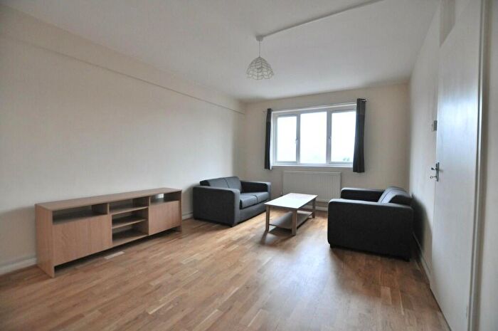 2 Bedroom Flat For Sale In Commercial Road, London, E1