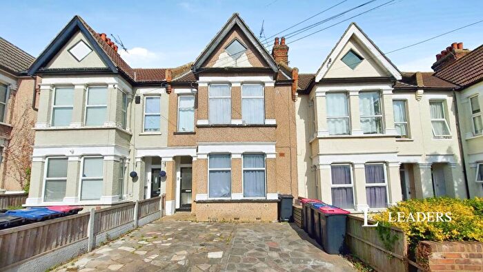2 Bedroom Flat To Rent In Cheltenham Road, Southend-on-Sea, Essex, SS1