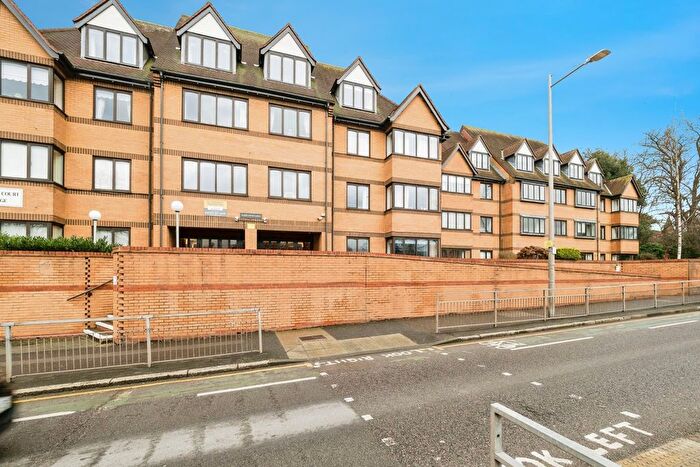 1 Bedroom Flat For Sale In High Road, London, London, E18