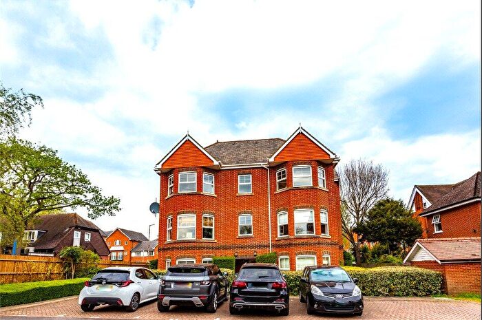 2 Bedroom Flat To Rent In Nightingale Walk, Windsor, SL4