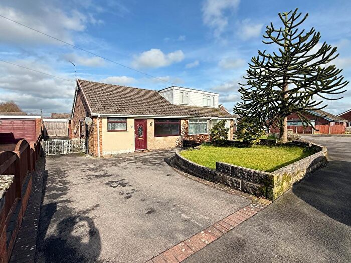 3 Bedroom Semi-Detached Bungalow For Sale In Moss Park Avenue, Werrington, Stoke On Trent, ST9