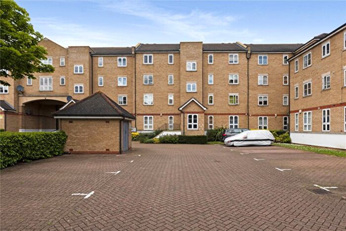 2 Bedroom Apartment To Rent In Wheat Sheaf Close, London, E14