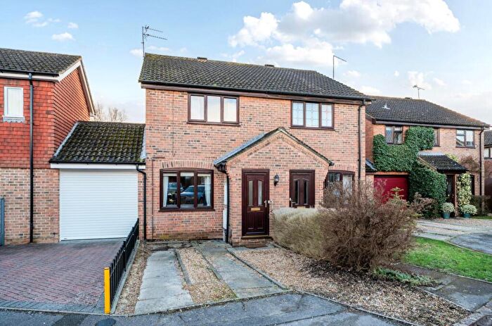 2 Bedroom House For Sale In Grenadiers Way, Farnborough, GU14