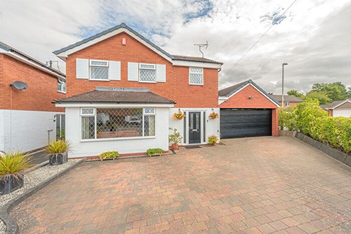 4 Bedroom Detached House For Sale In Meadfoot Drive, Kingswinford, DY6