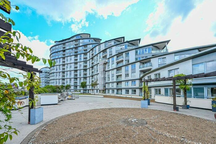 2 Bedroom Flat To Rent In Station Approach, Woking, GU22