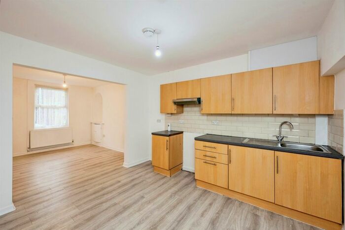 3 Bedroom Property To Rent In Osborne Street, Neath, SA11