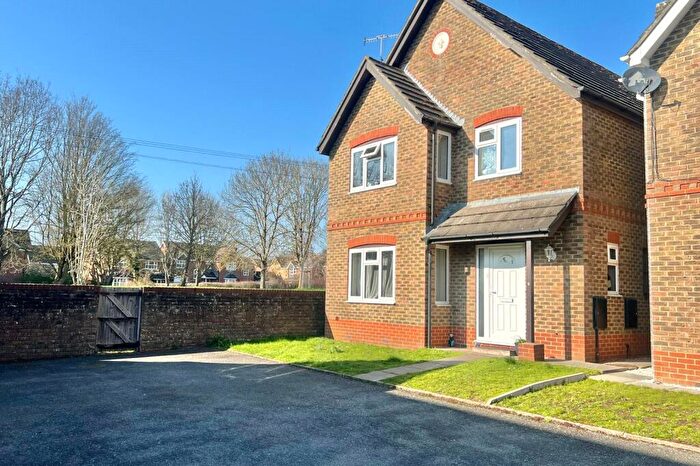 4 Bedroom Detached House For Sale In Oast Lane, Aldershot, Hampshire, GU11