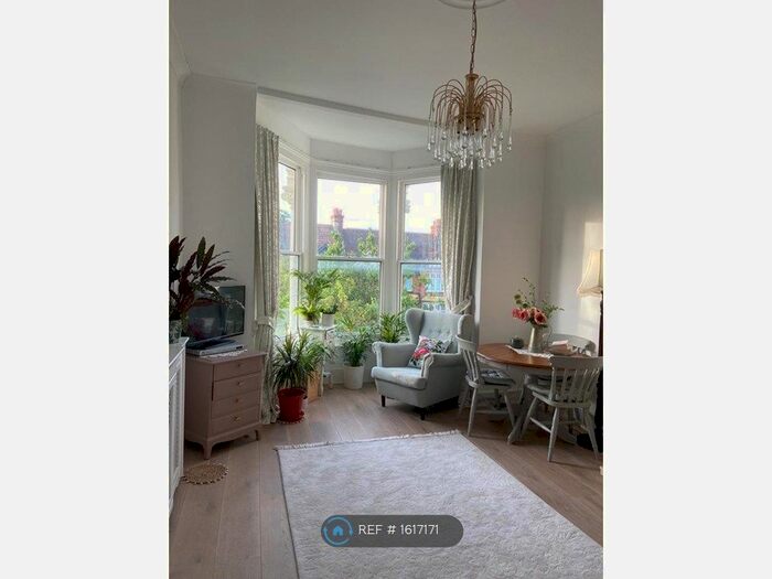 1 Bedroom Flat To Rent In Trinity Rise, London, SW2