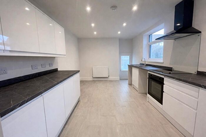 3 Bedroom Property To Rent In Kent Street, Cardiff, CF11