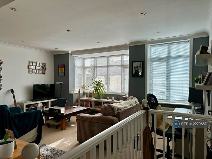 2 Bedroom Flat To Rent In Melbourne Road, Chichester, PO19