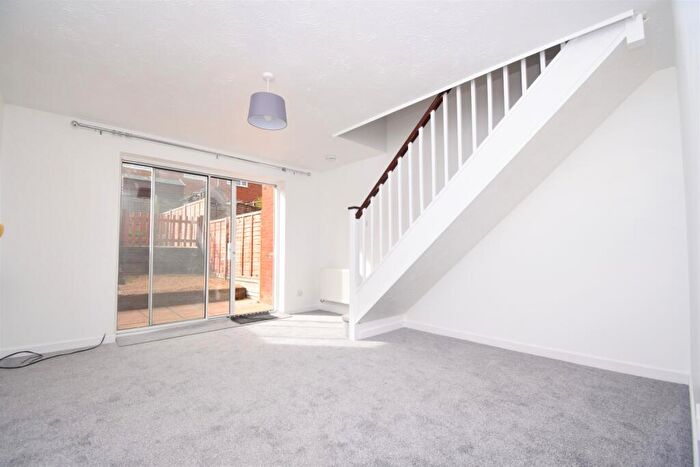 2 Bedroom End Of Terrace House To Rent In Tynemouth Road London, SE18