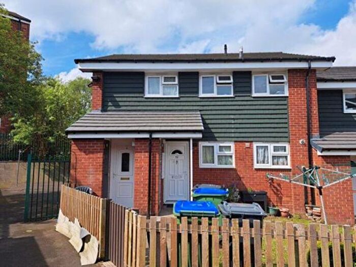 2 Bedroom Flat To Rent In Roslyn Close, Smethwick, B66