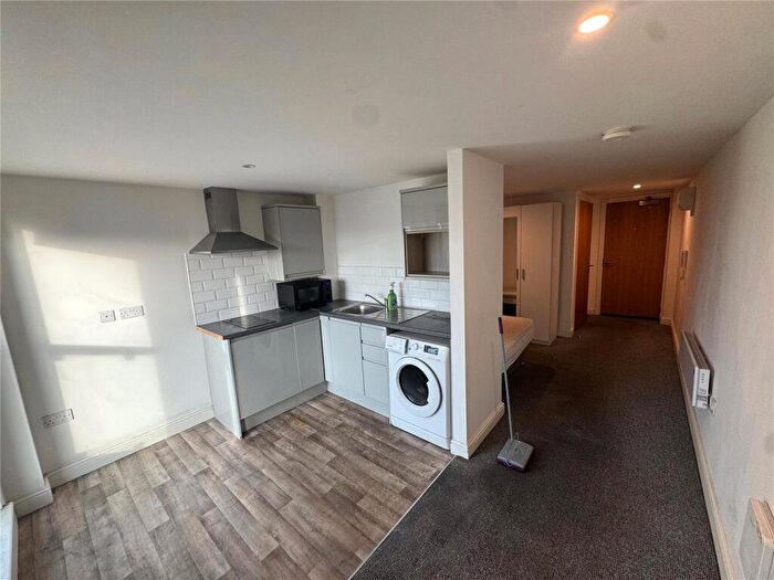 Apartment To Rent In Wolstenholme Square, Liverpool, Merseyside, L1